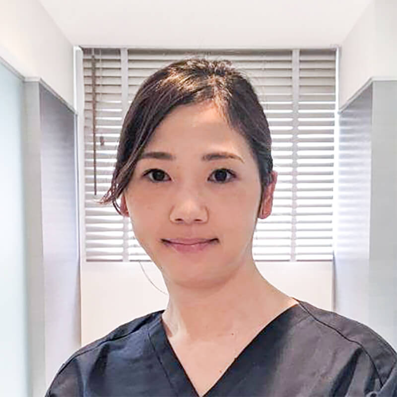 歯科医師　林 真奈美